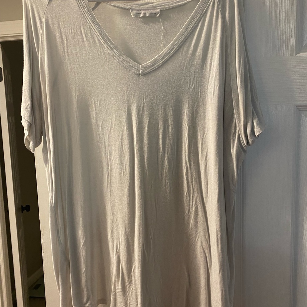 🤍 GUC White shirt sleeve t shirt 🤍